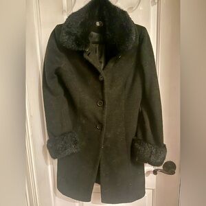 Chic Black Women's Pea Coat with Faux Fur Accents